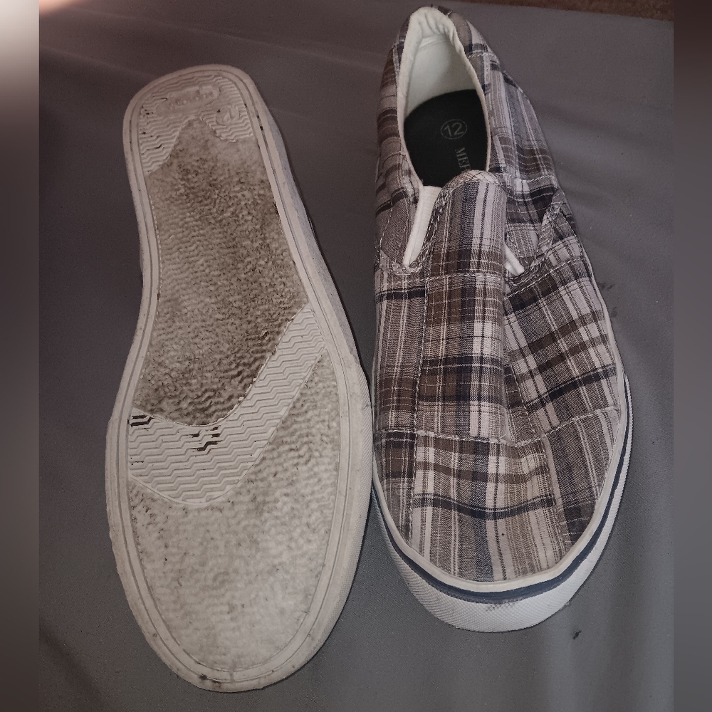 Men's size 12, Merona canvas sneakers - Picture 3 of 3